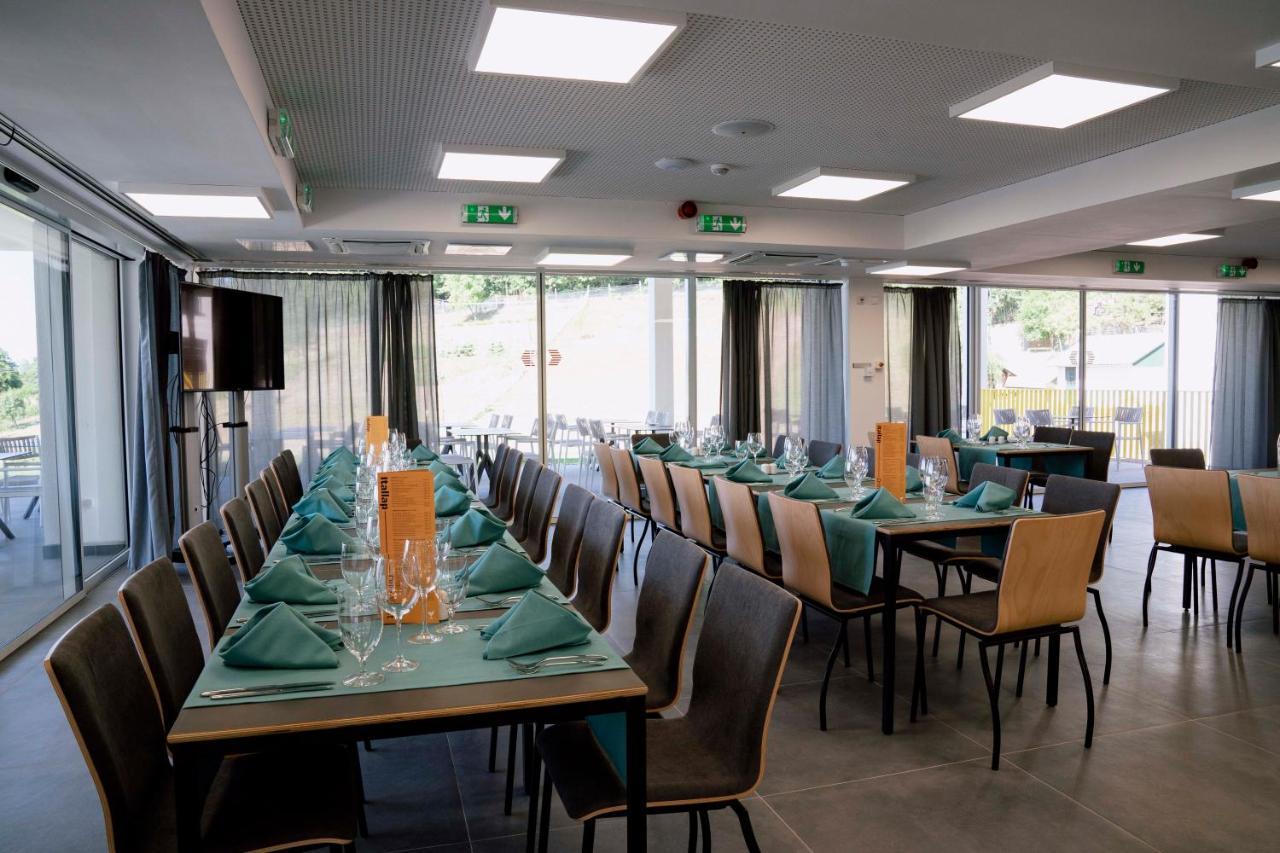 Rakoczi Hotel, Tabor Es Rendezvenykoezpont Шаторальяуйхей Экстерьер фото