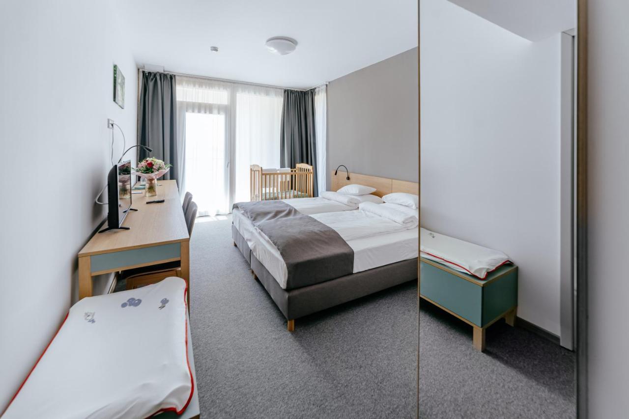 Rakoczi Hotel, Tabor Es Rendezvenykoezpont Шаторальяуйхей Экстерьер фото