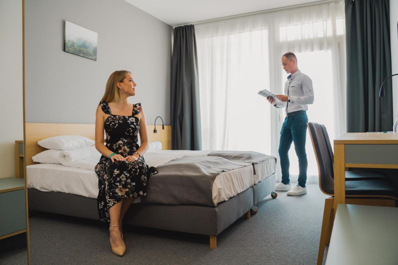 Rakoczi Hotel, Tabor Es Rendezvenykoezpont Шаторальяуйхей Экстерьер фото