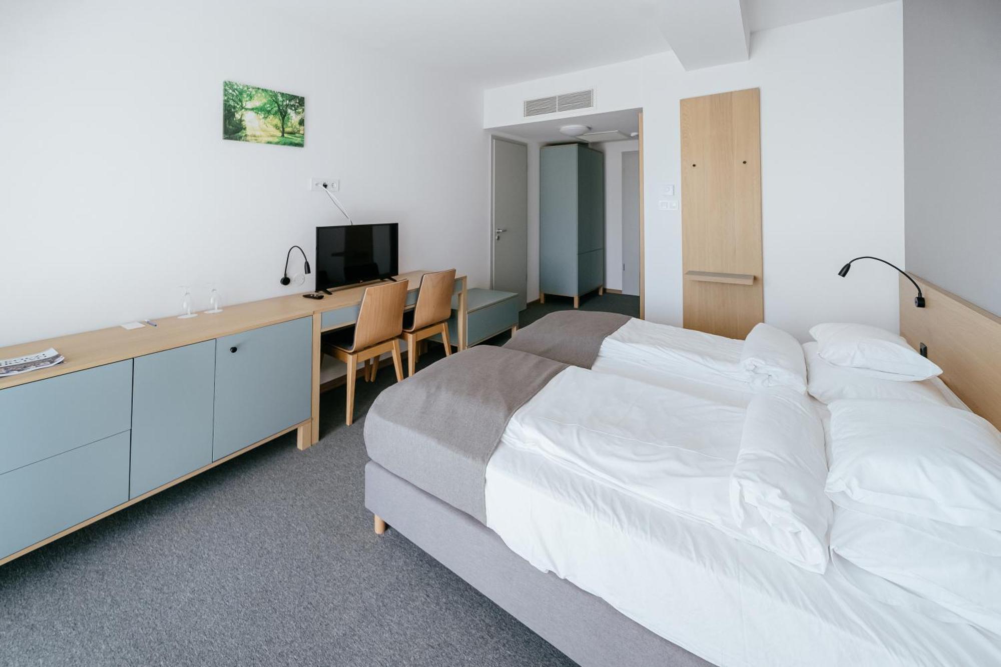 Rakoczi Hotel, Tabor Es Rendezvenykoezpont Шаторальяуйхей Экстерьер фото