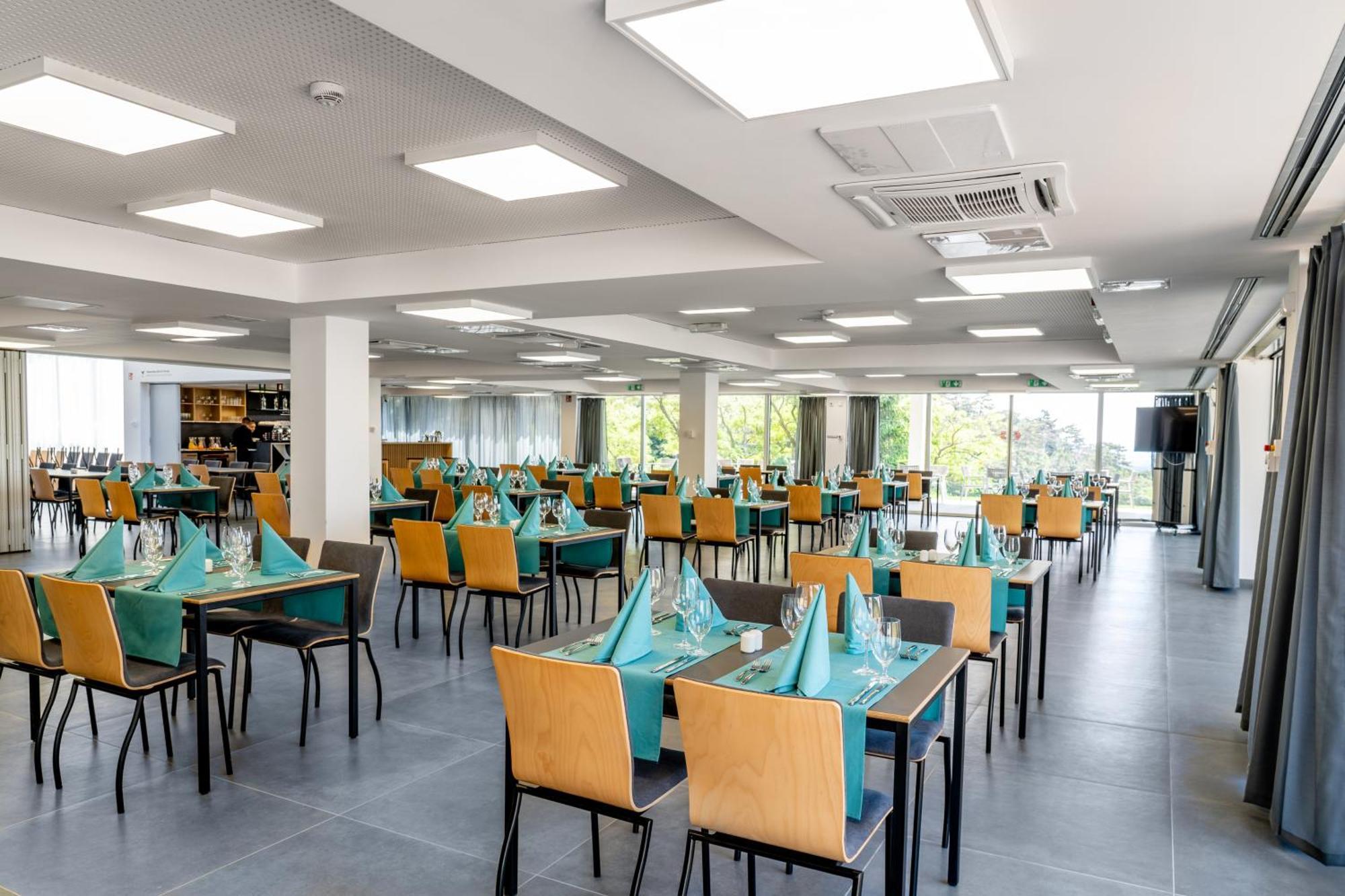 Rakoczi Hotel, Tabor Es Rendezvenykoezpont Шаторальяуйхей Экстерьер фото
